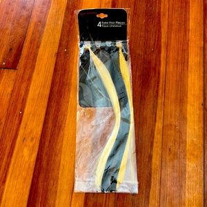 NWT 🌹 New 4 Clip In Faux Hair Extensions